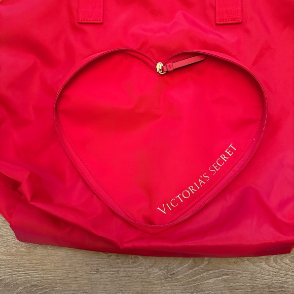 Victoria's Secret Red Heart Packable Tote Bag, a limited edition release NEW - Picture 7 of 10